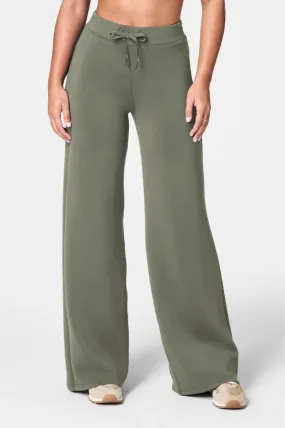 AirEssentials Wide Leg Pant