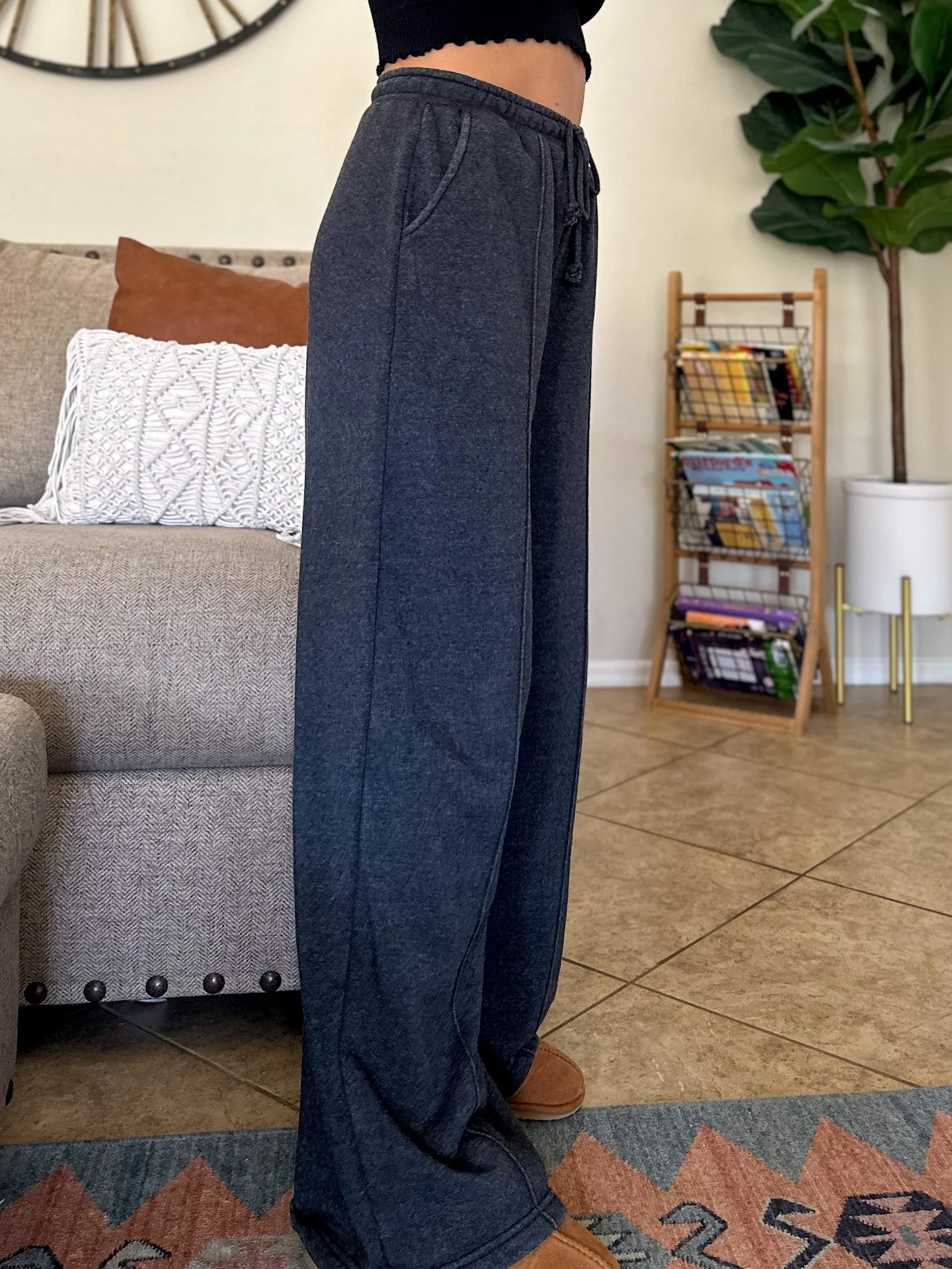 Relaxed Wide Leg Sweatpants - Washed Black